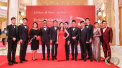 导演曹茜茜携《您好，北京》主创人员闪耀红毯 获澳门国际电影节三大奖项