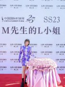 崔子格受邀出席品牌大秀 彰显“别具一格”时尚活力