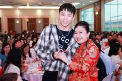 宋孟君参加曼谷吞武里大学中国留学生新年会 将华语歌曲文化输出世界