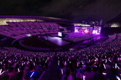 周深十周年演唱会首次家乡开唱 蹦苗迪唱新歌引发贵阳旅游热